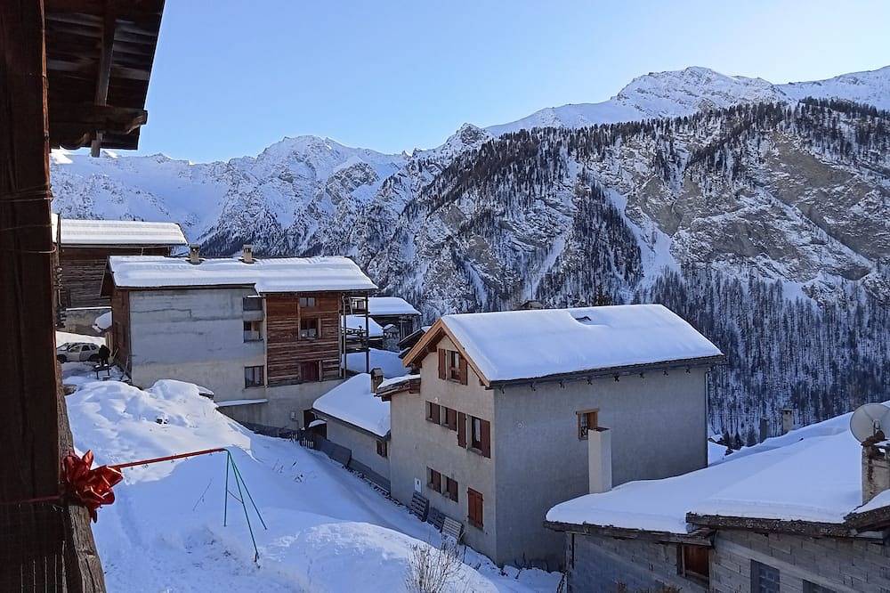 Entire apartment, Hiking in a beautiful setting in Saint-Véran, Queyras