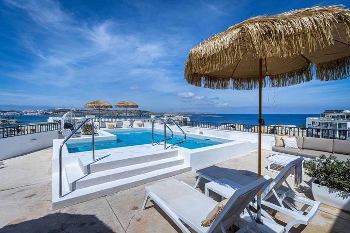Hôtel pour 5 personnes, avec balcon et piscine