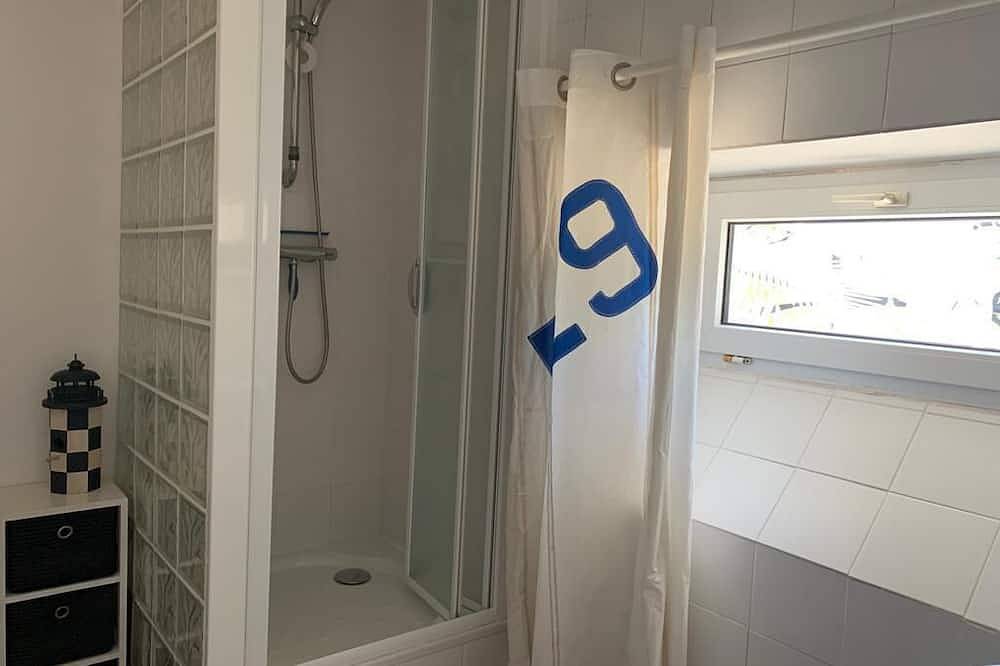 Appartement entier, Apartment on the ground floor of a villa, directly by the sea in Loctudy, Région de Quimper