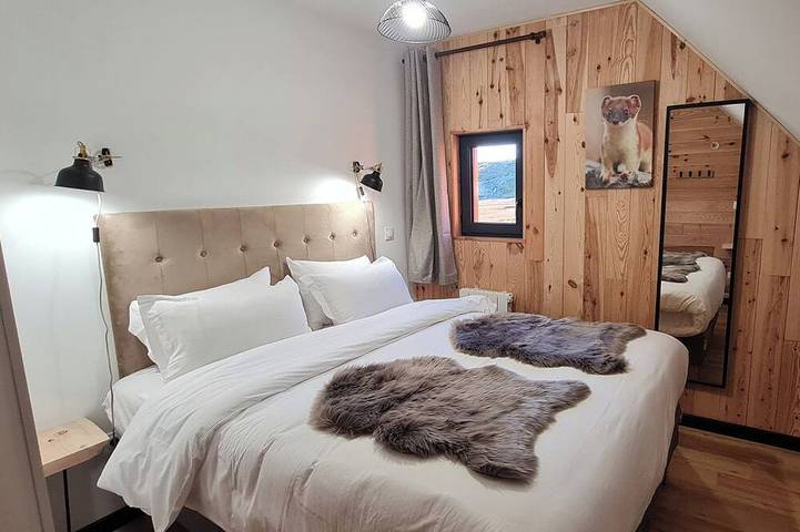 Large 4-Star Chalet at Balné ô Sancy in Chastreix-Sancy, Chastreix