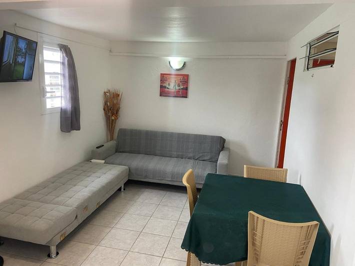 Gîte pour 3 personnes, avec terrasse à Petit-Canal - 3