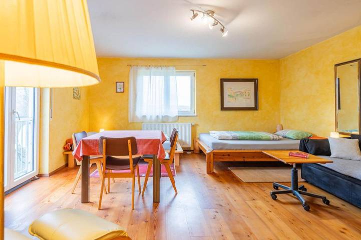 Ferienwohnung für 3 Personen, mit Terrasse und Garten sowie Ausblick in Aulendorf