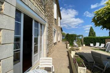 Gîte pour 6 personnes, avec piscine ainsi que terrasse et jardin à Sainte-Foy-la-Longue