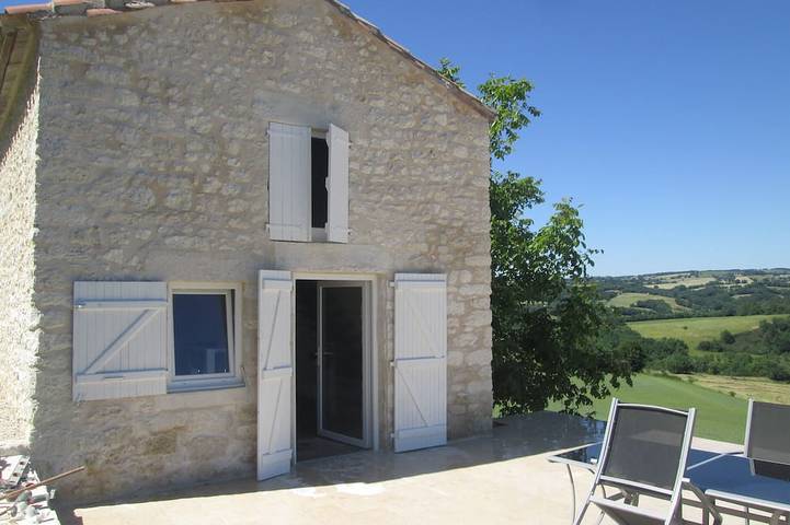 Gîte pour 2 personnes, avec Balcon et Jardin à Virac