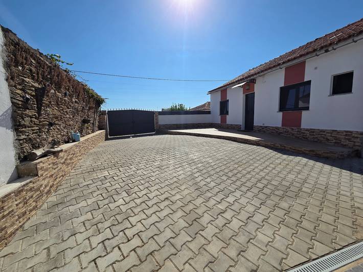 Holiday Home 'Casa Olival De Mares - Alentejo' with Mountain View, Wi-Fi and Air Conditioning in Santiago Maior, Évora distrikt