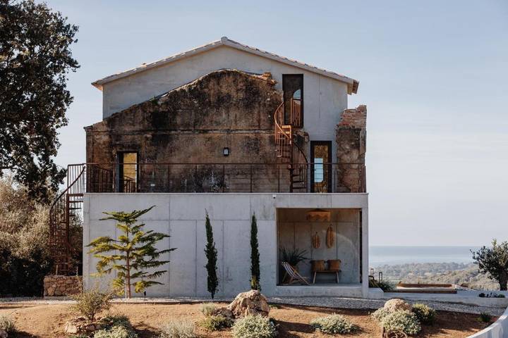 Cottage pour 6 personnes, avec vue ainsi que jardin et piscine à Fozzano