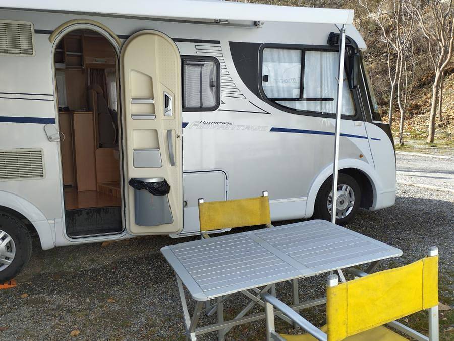 Camping Trevélez - Caravana 4 personas - Autocaravana integral Dethleffs in Trevélez, Provincia de Granada