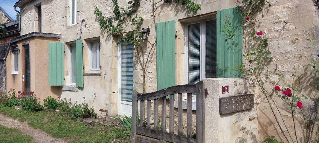 Location de vacances pour 3 personnes, avec Terrasse ainsi que Jardin et Vue à Entrains-sur-Nohain