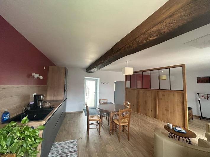 Gîte pour 3 personnes, avec jardin à Épertully