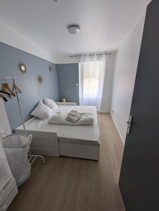 Gîte pour 2 personnes, avec Terrasse ainsi que Jardin et Vue à Viry