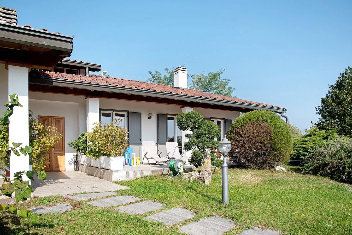 Ganze Wohnung, Apartment 'Mora' mit Bergblick, privater Terrasse und Wlan in Cantello, Varese Provinz