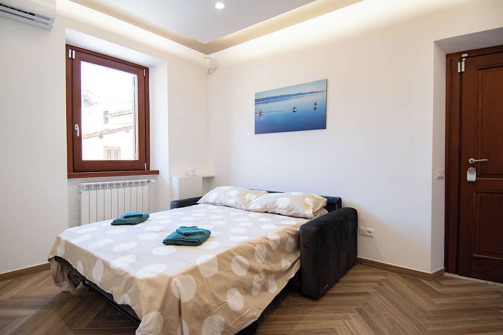 Ganze Wohnung, Cozy Apartment in the Historic Heart of Trevignano Romano in Trevignano Romano, Braccianosee
