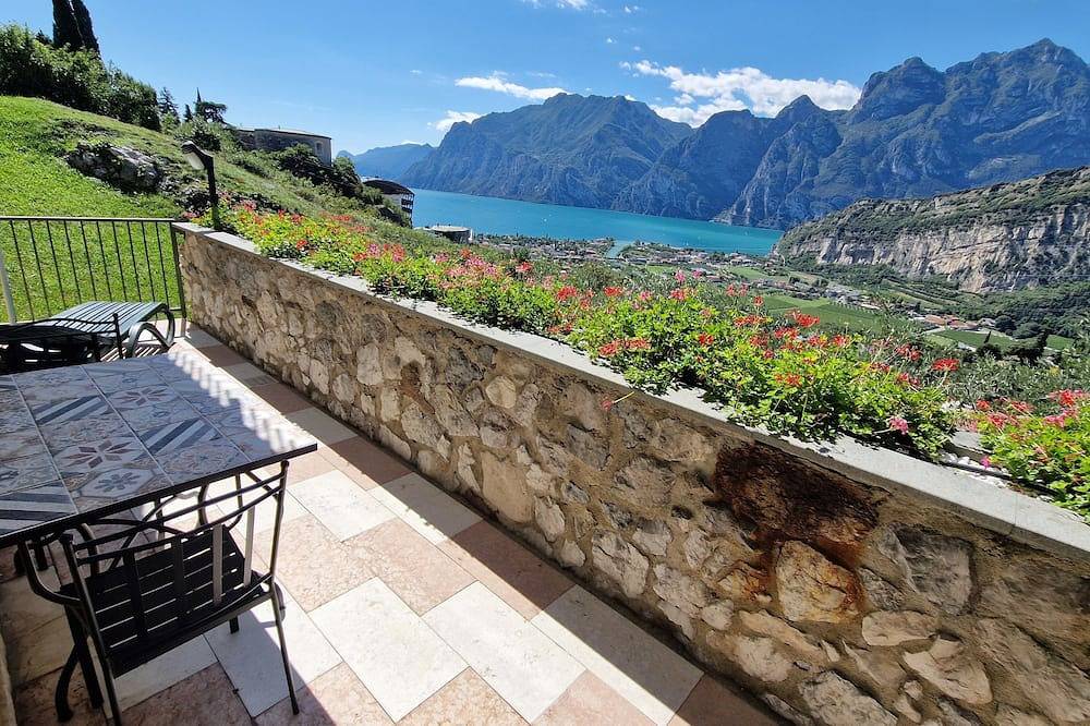 Apartamento entero, Eagle's Nest Apartments - App. Heron - Garda Lake View in Nago-Torbole, Montañas Garda