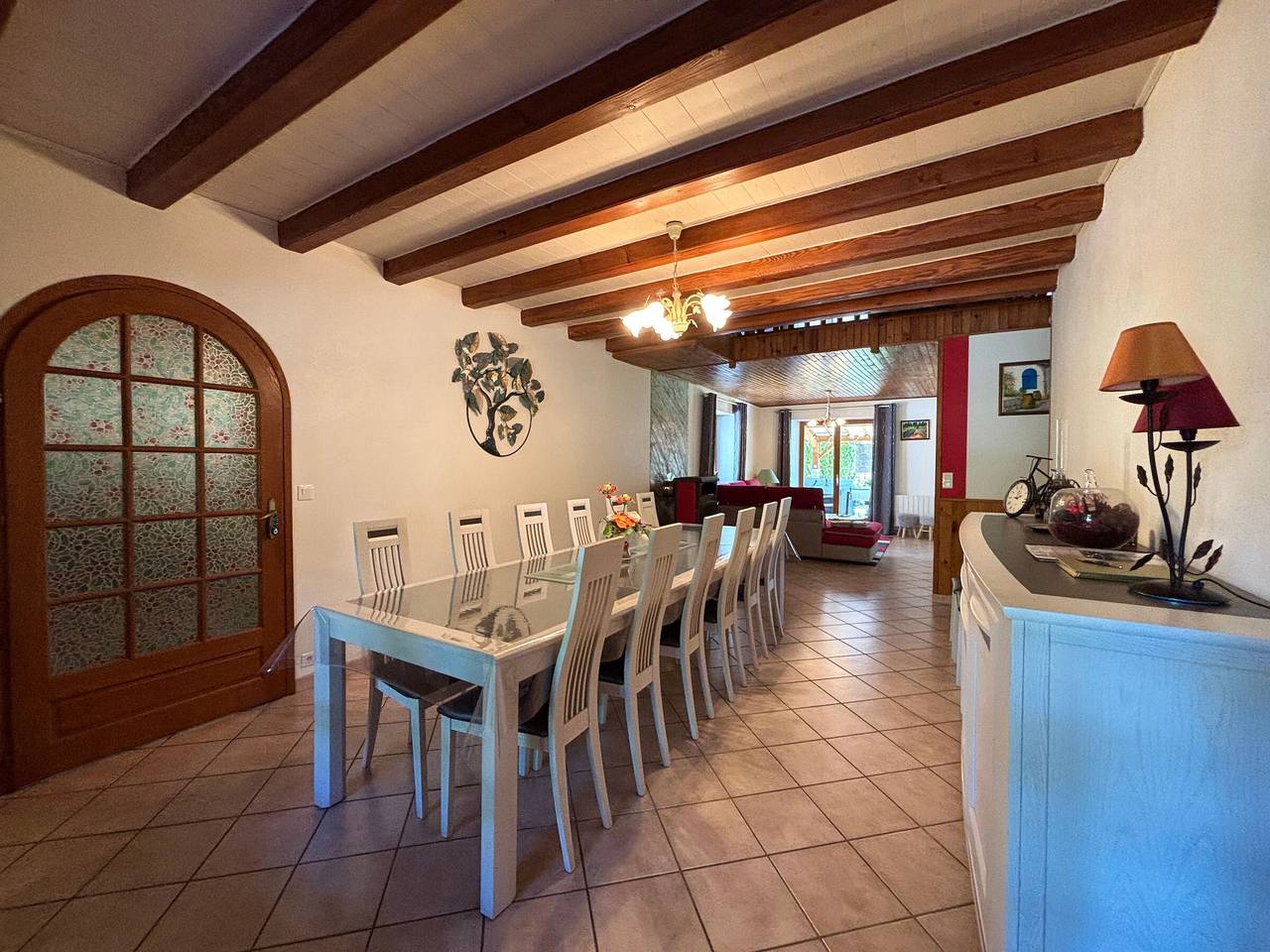 Maison spacieuse avec spa, ping-pong et baby-foot, idéale pour détente en famille in La Chapelle-aux-Bois, Région d'Épinal