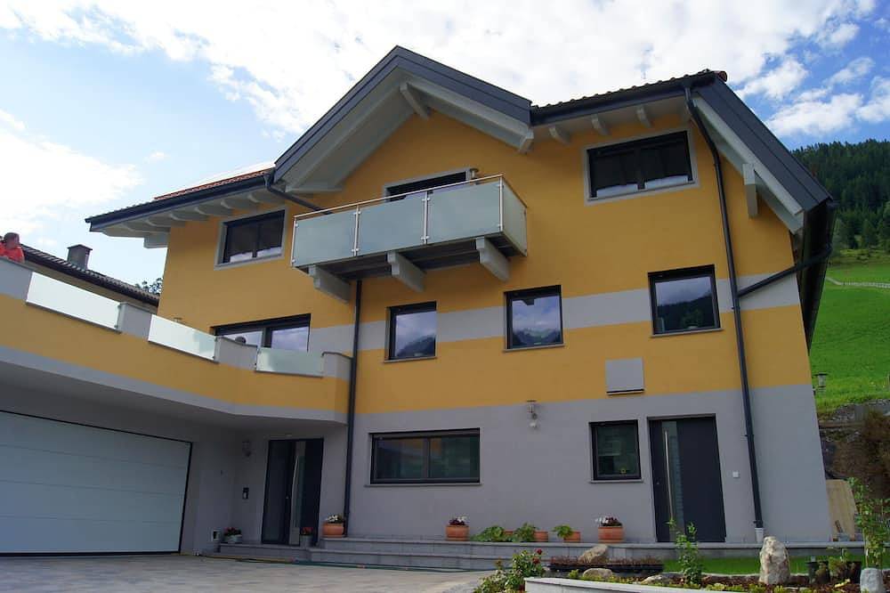 Ganze Wohnung, Gästehaus Michael in Navis am Brenner - Tal der Liebe in Tuxer Alpen, Navis