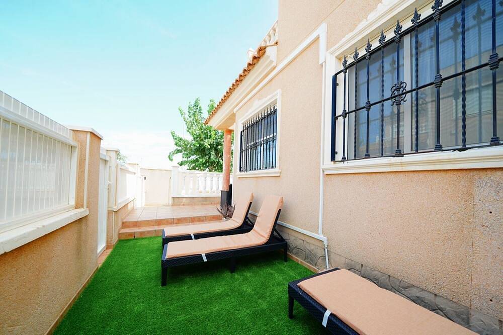 Beautiful house with terrace, swimming pool, located 700 m from the sea (6 pers) in Torre de la Horadada, Pilar de la Horadada