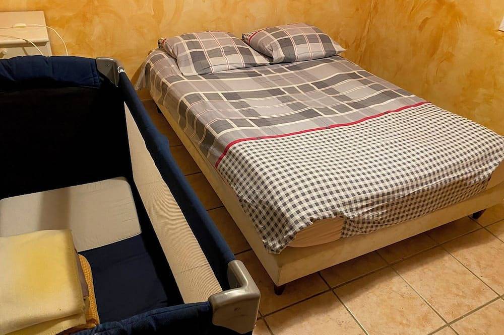 Peaceful Provencal house 100m2, terrace (20m2), 2000m2 garden in Oraison, Alpes de Alta Provenza