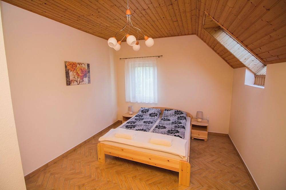 Ferienhaus mit geheiztem Aussenpool, Klima, Panorama auf Balaton in Balatonfűzfő, Plattensee nordufer