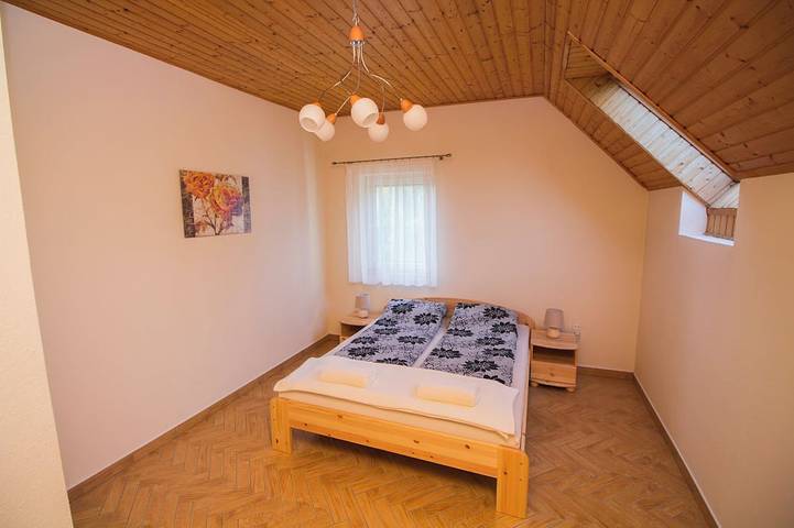 Ferienhaus mit geheiztem Aussenpool, Klima, Panorama auf Balaton in Balatonfűzfő, Plattensee nordufer