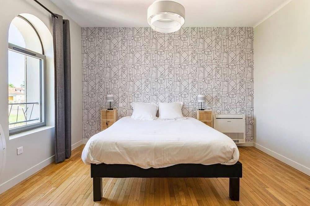 \"Charming Vichy Getaway with Heated Pool, Terrace & Spacious Garden\" in Vichy, Vichy region