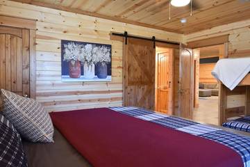 Log Cabin for 16 People in Broken Bow, McCurtain County, Photo 2