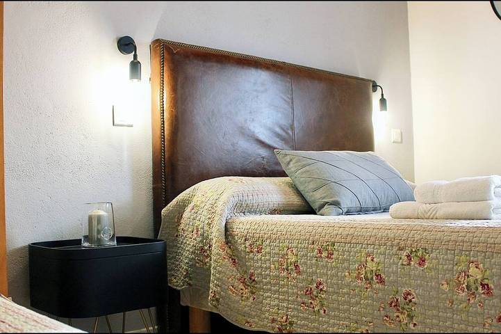 Gîte pour 4 personnes, avec jardin ainsi que piscine et terrasse, animaux acceptés à Fontvieille - 4