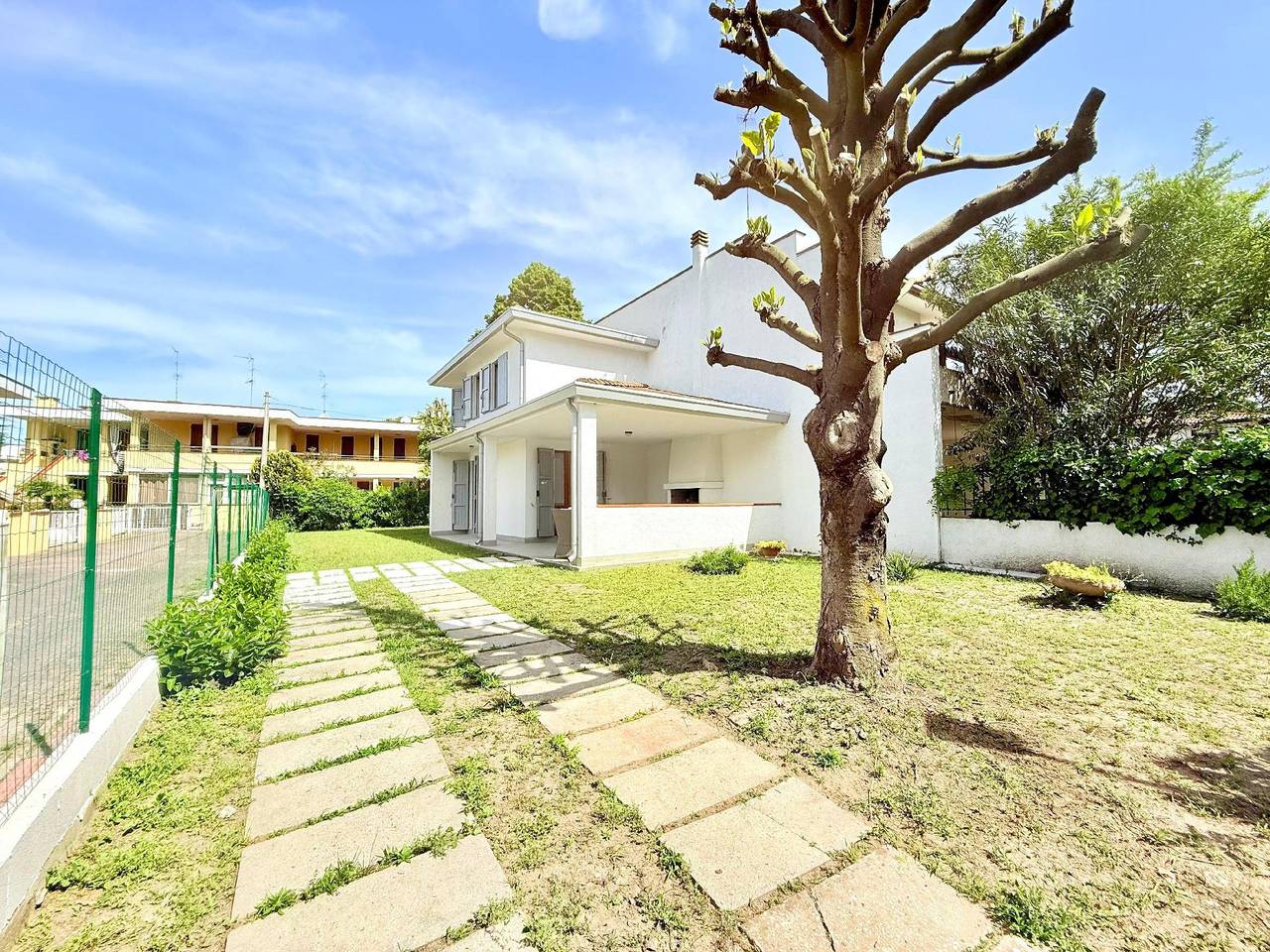 Head villa with large porch, 2 climate in Province de Ferrare