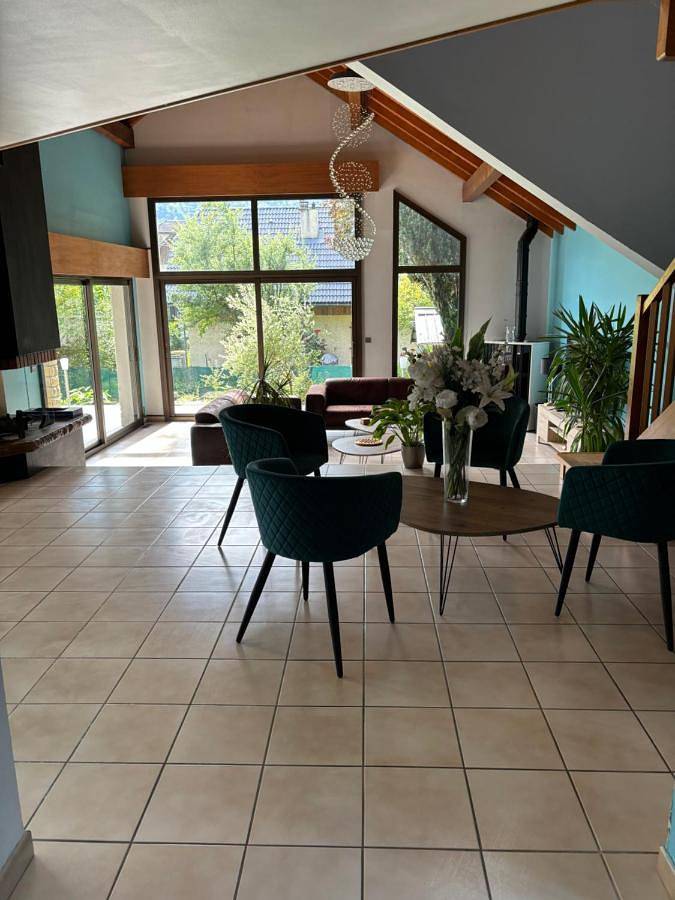 Location de vacances pour 14 personnes, avec jardin, animaux acceptés à La Bâthie