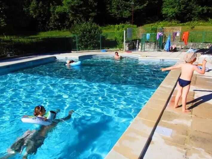 Camping pour 4 personnes, avec Piscine