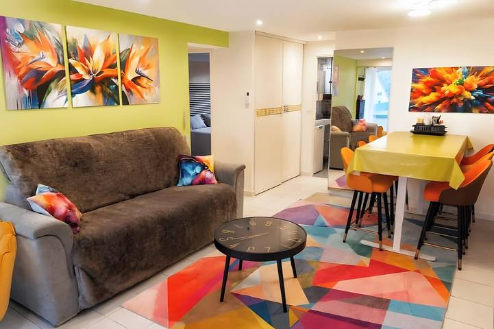 Apartamento entero, 3-bedroom apartment, 50 m², with a waterfront view right outside the windows, parking, close to the beaches, and air-conditioned in Le Barcarès, Côte d'Améthyste