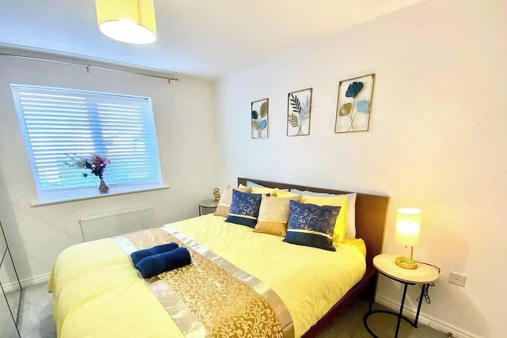 Stylish 4Br Contractor Home - Garden & Parking in Warwickshire