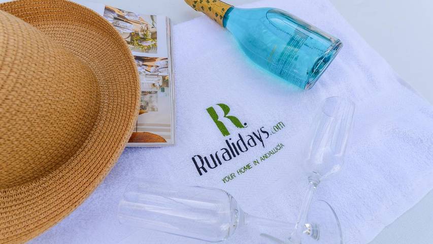 Chalet para 8 personas, con jacuzzi además de piscina y balcón/terraza, Se admiten mascotas en Provincia de Málaga - 3