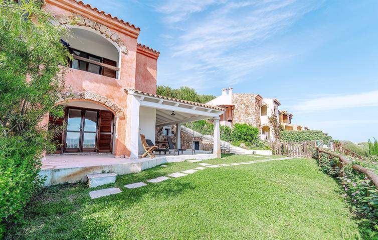 Location de vacances pour 6 personnes, avec jardin ainsi que jacuzzi et terrasse à Porto Ottiolu - 2