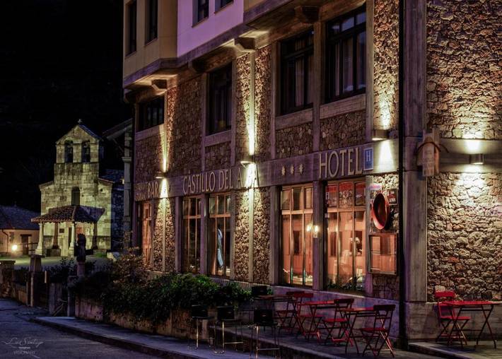 Hôtel pour 3 personnes, avec Terrasse et Jacuzzi ainsi que Jardin et Vue dans Pola de Somiedo