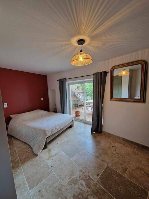 Gîte pour 3 personnes, avec terrasse, animaux acceptés à Chanonat