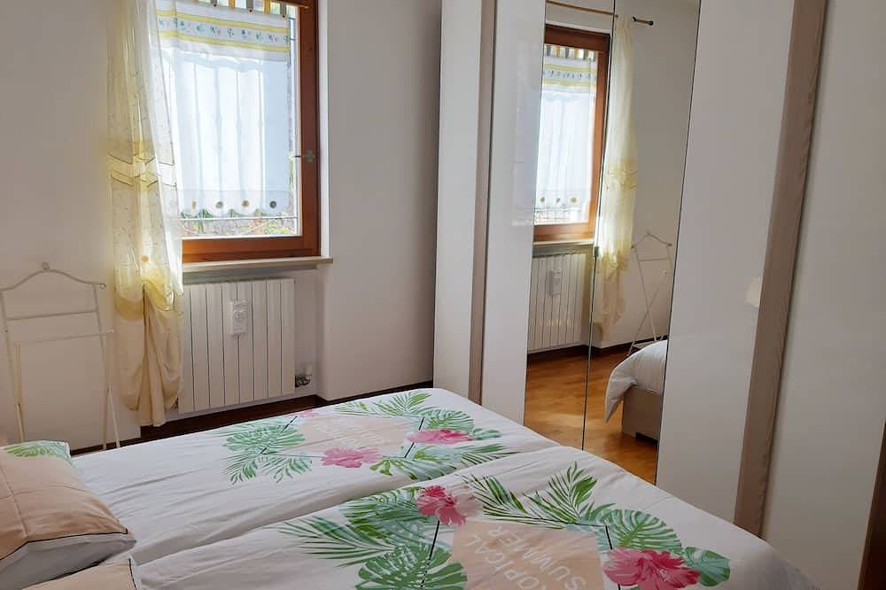 Ganze Wohnung, Wohnung Agnese mit Seeblick, Pool, privater Garage und privatem Garten in Brenzone, Gardasee-Berge