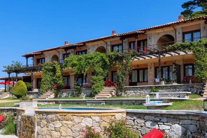 Villa für 7 Personen, mit Meerblick und Balkon sowie Terrasse und Garten