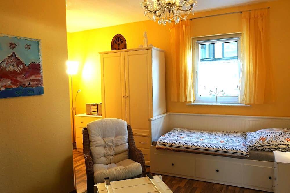 Ganze Wohnung, Ferienwohnung für 1 - 3 Personen, eigene Gartenterrasse, eigener Parkplatz Wi-Fi in Bad Honnef, Siebengebirge