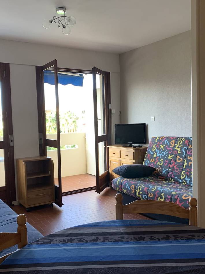Gîte pour 4 personnes, avec balcon, adapté aux familles dans Plage Republique Frejus - 2