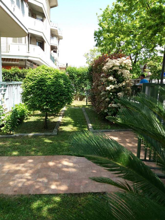 Ferienwohnung für 6 Personen, mit Balkon und Terrasse sowie Garten in Marina di Massa - 2