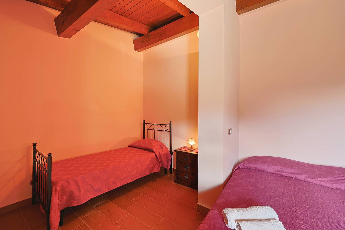 Zimmer 'Salina' mit gemeinsamer Terrasse, gemeinsamem Garten und Klimaanlage in Patti, Messina Provinz