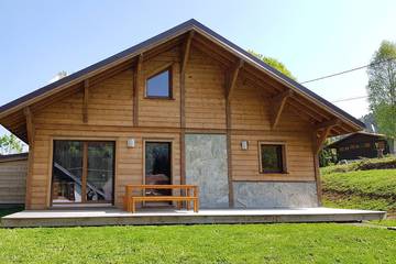 Gîte pour 9 personnes, avec terrasse et sauna ainsi que jardin et jacuzzi à Gerbépal