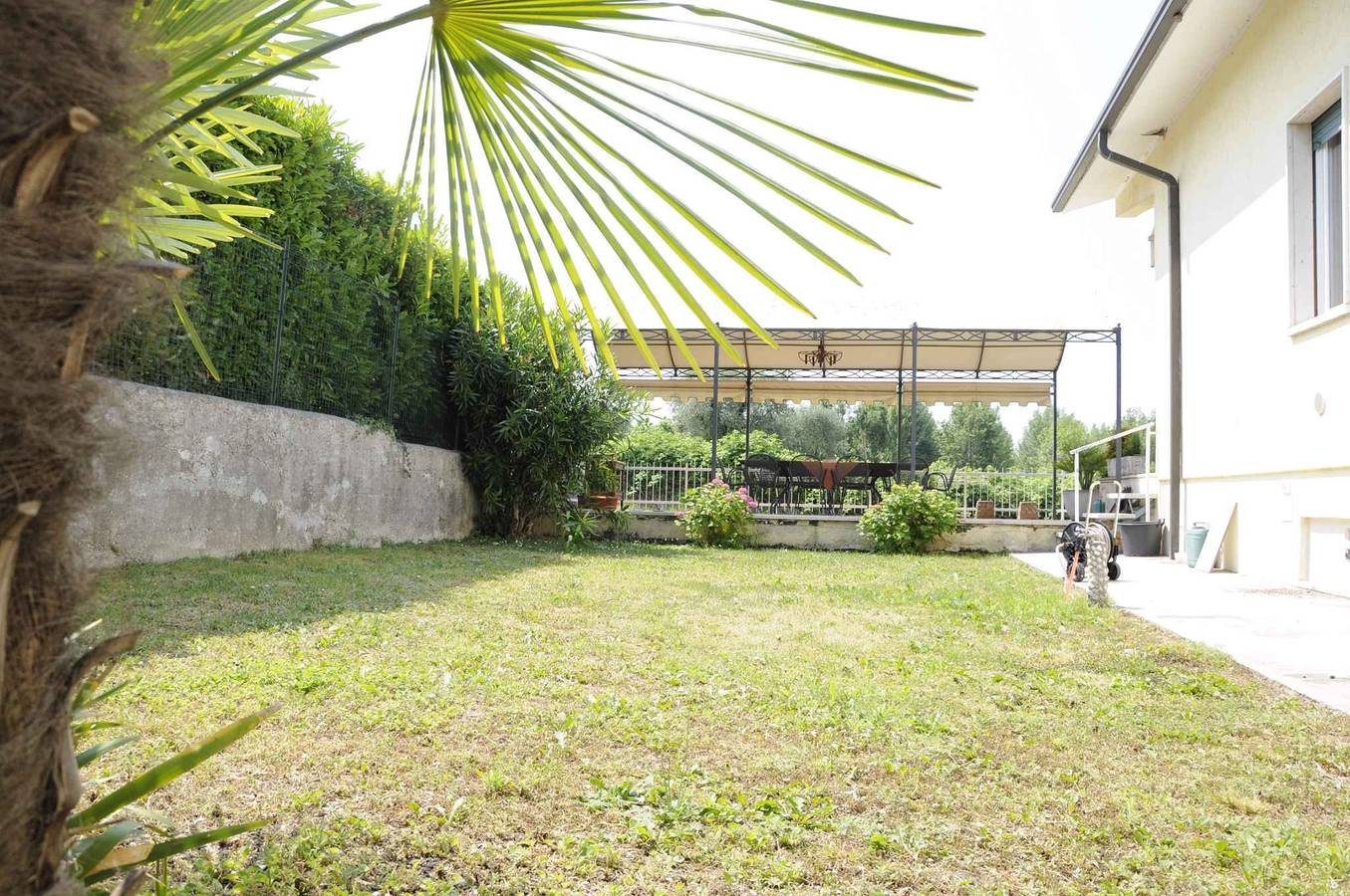 Entire holiday apartment, Holiday apartment with air conditioning in Lazise, Garda Mountains