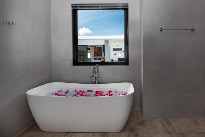 Villa für 12 Personen, mit Pool und Sauna sowie Balkon und Whirlpool auf Koh Samui