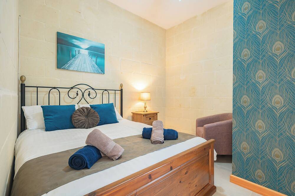 Ellie Boo - Farmhouse w/ Pool, Hot Tub, Games Room in Xewkija, Gozo