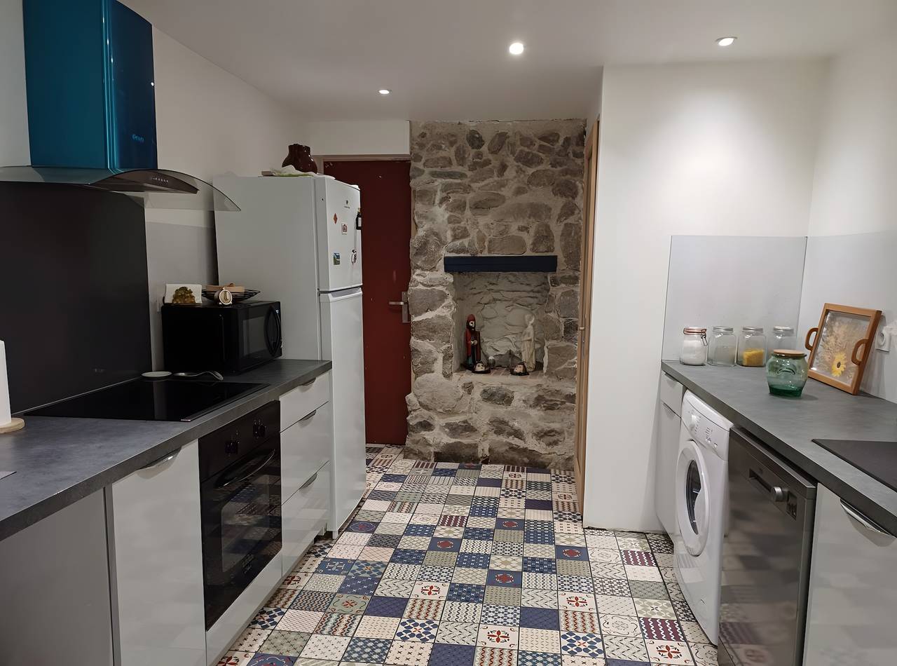 Typisches Berghaus mit Aussicht, privater Terrasse und Garten in Ercé in Ercé, Parc naturel régional des Pyrénées ariégeoises