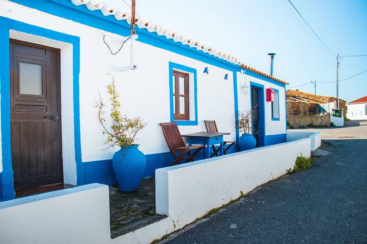 Holiday Home 'Paraíso dos Avós' with Mountain View, Terrace and Wi-Fi in Giões, Faro District