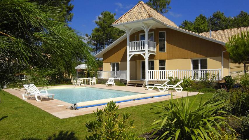 Villa voor 6 personen, with balkon and tuin as well as zwembad in Lacanau