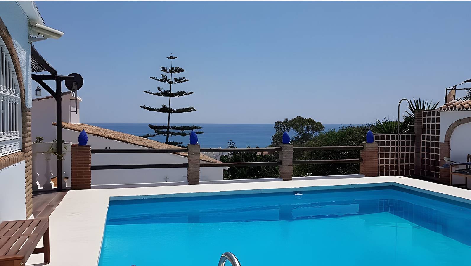 Casa Monte Azul: piscina privada, wifi y aire acondicionado in Playa de Benajarafe, Vélez-Málaga