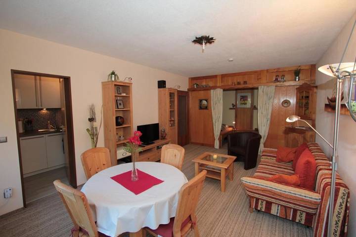 Ferienwohnung für 2 Personen, mit Balkon und Terrasse sowie Garten und Pool in Füssen